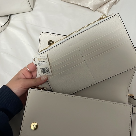 Michael Kors Jet Set Crossbody - Picture 3 of 4